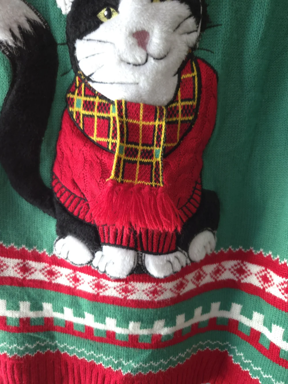 33 Degrees Holidays Ugly Sweater Green & Red Cat Holiday